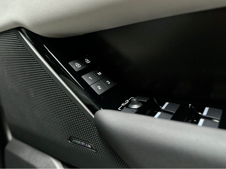 2025 Land Rover Range Rover Velar