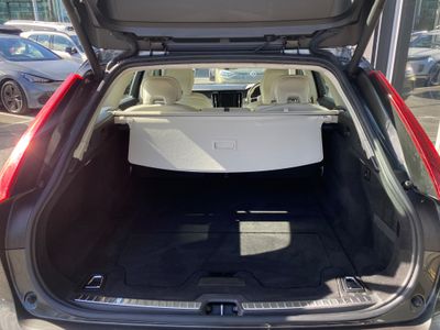 2020 Volvo V90