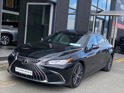 2023 Lexus ES 300h