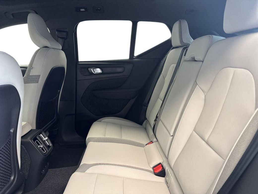 2026 Volvo EX40
