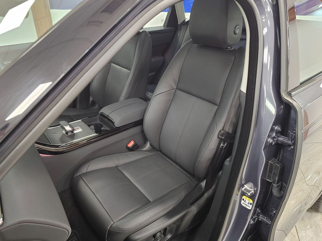 2025 Land Rover Range Rover Velar