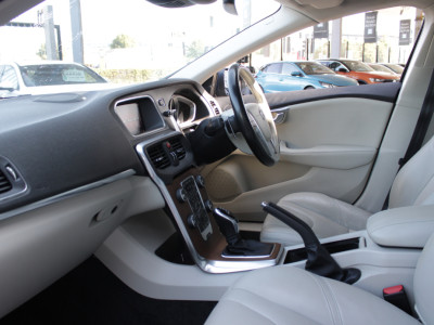 2018 Volvo V40