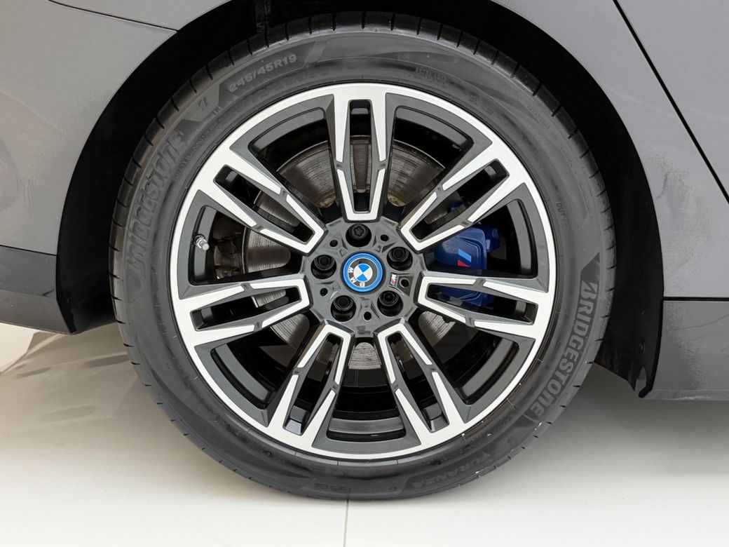 2024 BMW i5