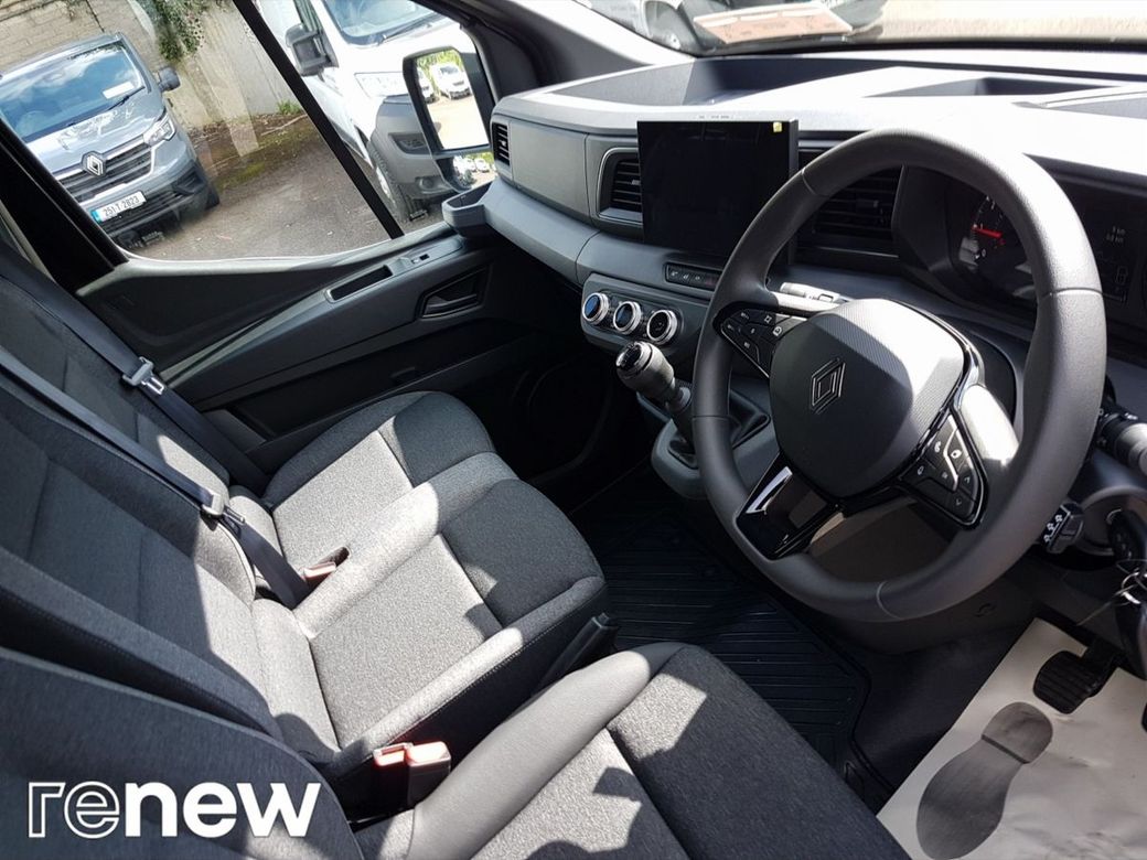 2025 Renault Master