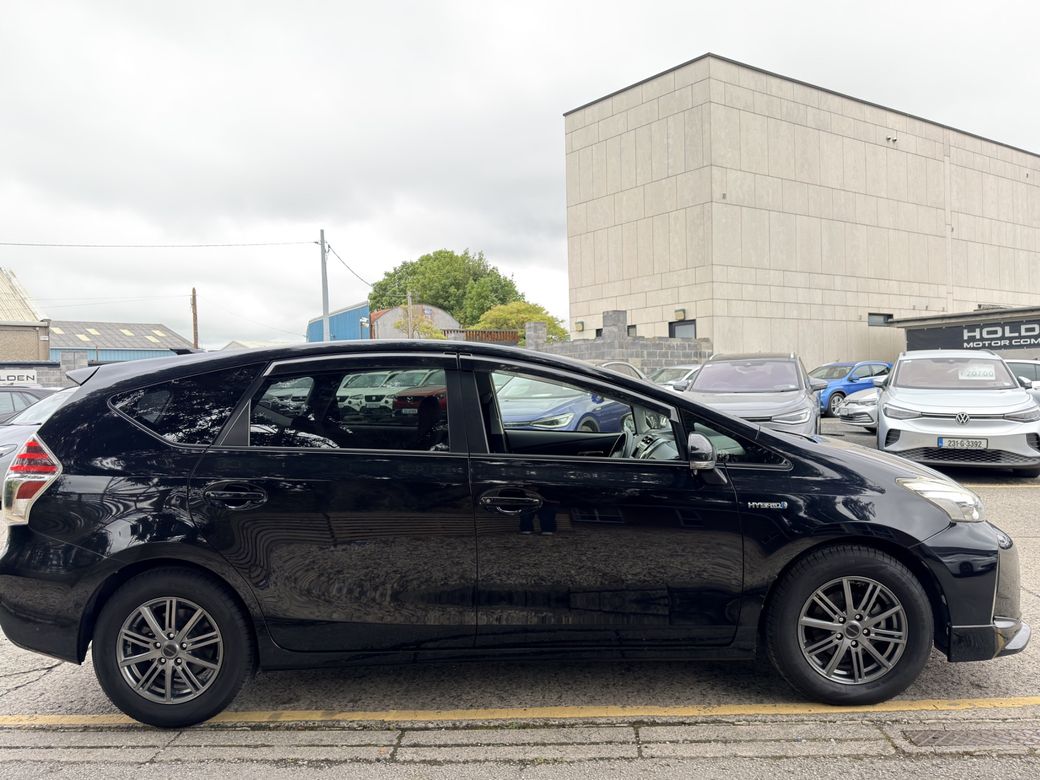 2016 Toyota Prius Alpha