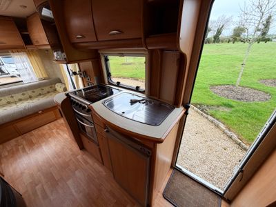 2005 SWIFT SUNTOR 590 RL R.H.D 