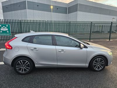 2019 Volvo V40