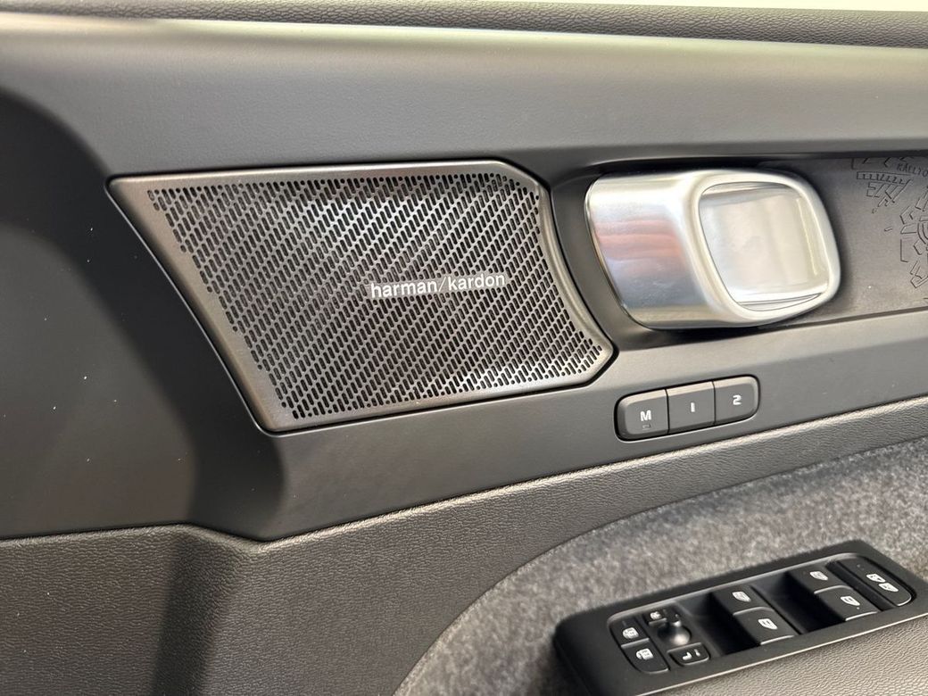 2023 Volvo C40