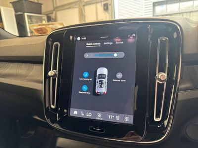 2022 Volvo XC40