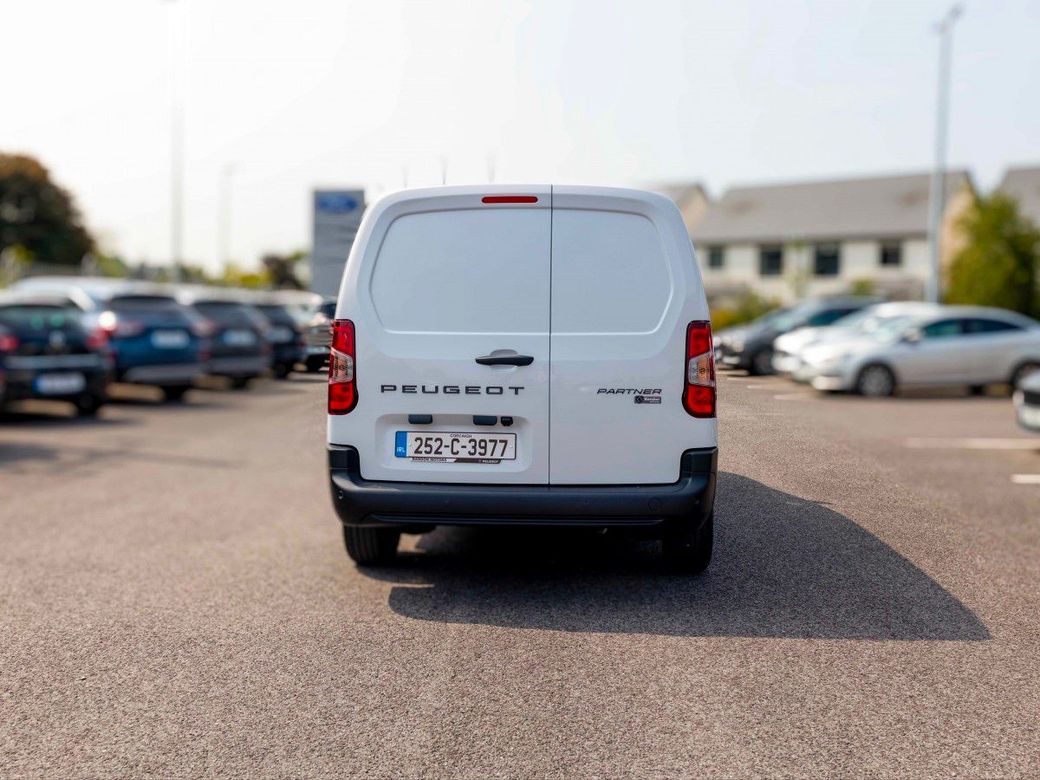 2025 Peugeot Partner
