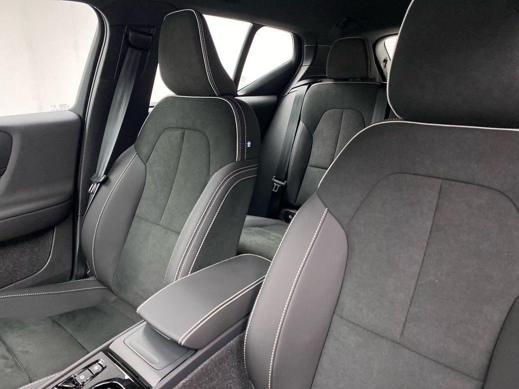 2026 Volvo XC40