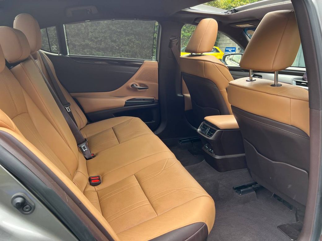 2021 Lexus ES 300h