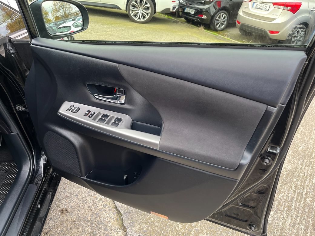 2016 Toyota Prius Alpha