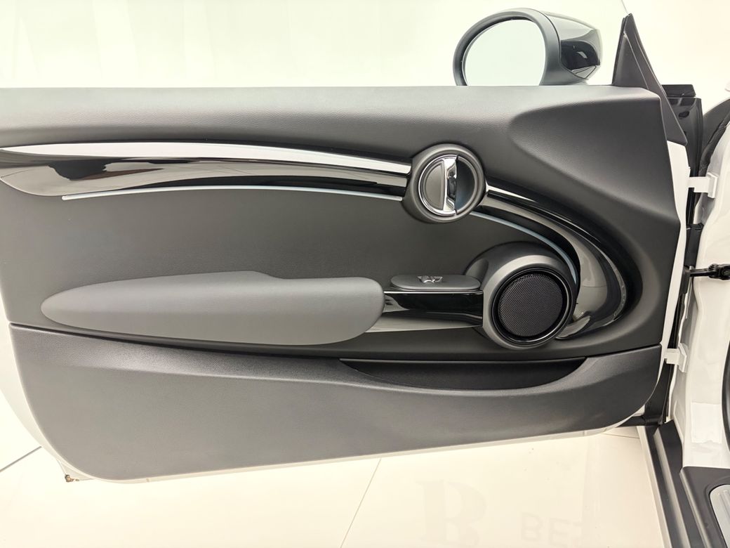 2023 Mini Hatch