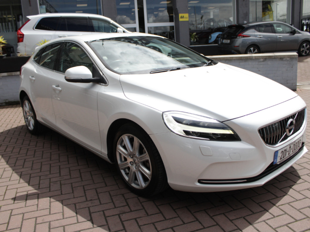 2020 Volvo V40
