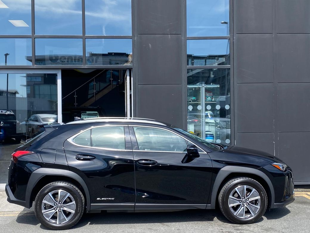2022 Lexus UX 300e