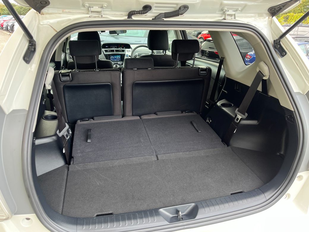 2019 Toyota Prius Alpha