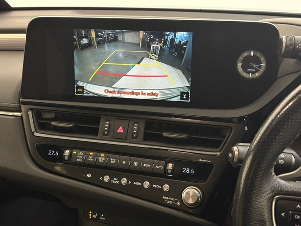 2023 Lexus ES 300h