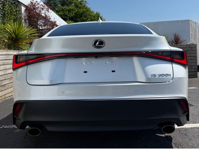 2023 Lexus IS 300h