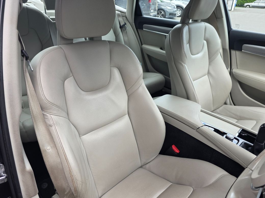 2017 Volvo S90