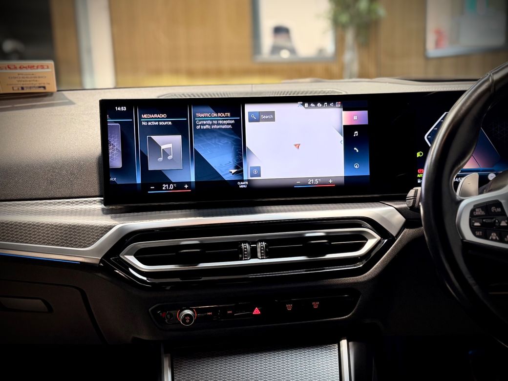 2023 BMW 320