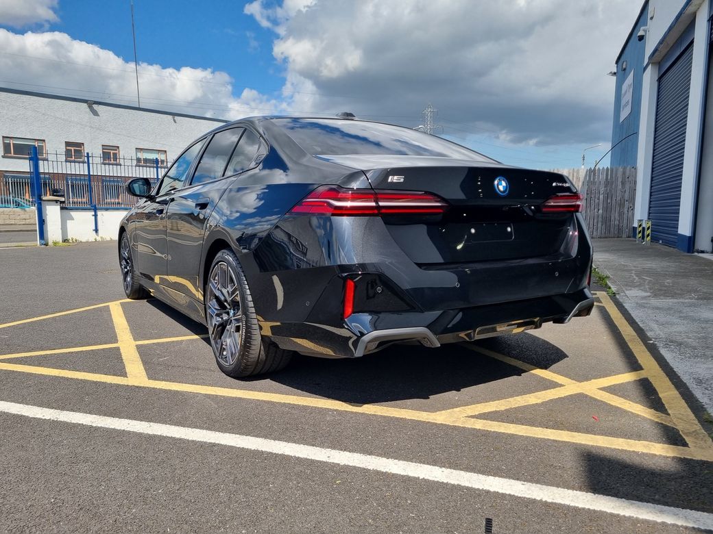 2025 BMW i5