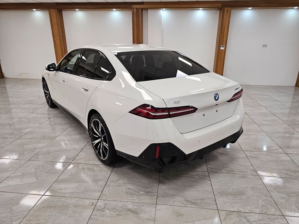 2025 BMW i5