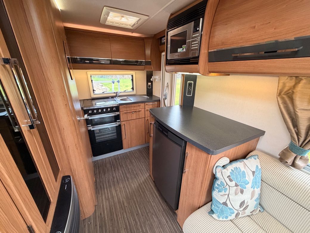 2014 AUTOTRAIL  TRACKER EKS LOW PROFILE R.H.D