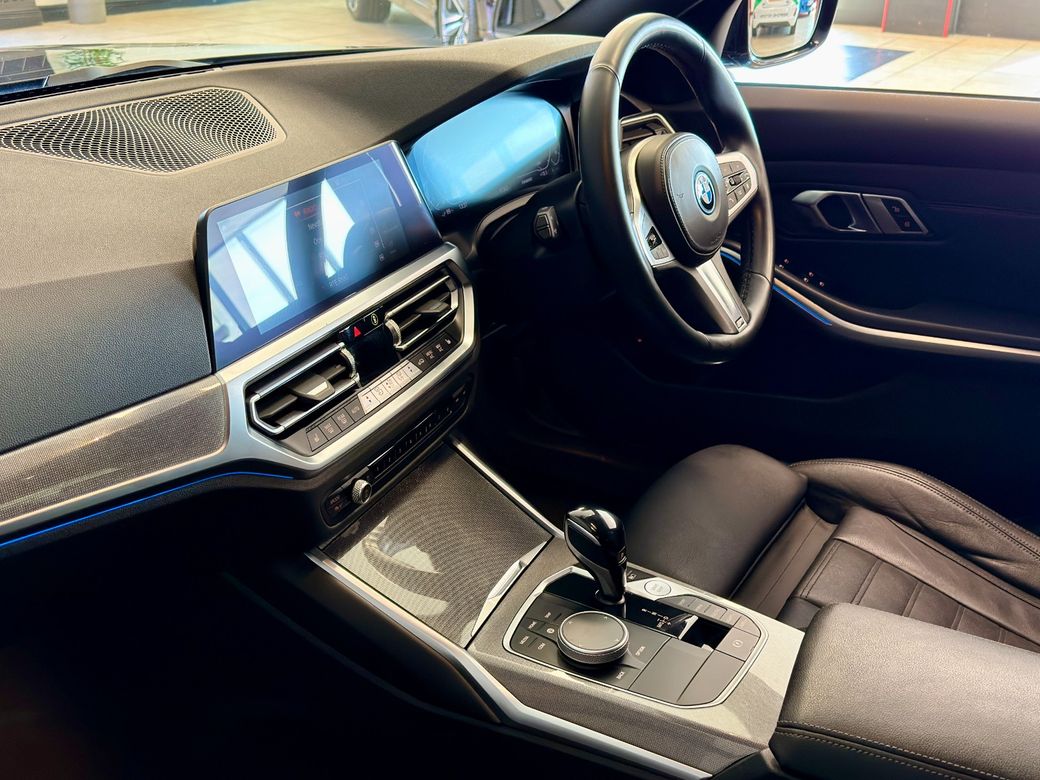 2021 BMW 330