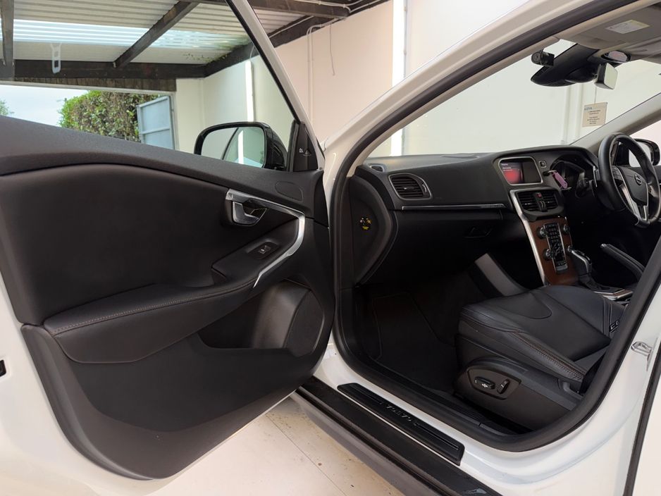 2017 Volvo V40