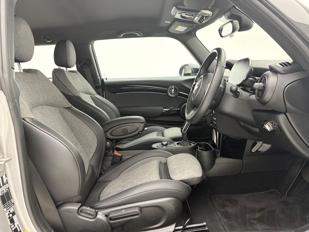 2023 Mini Hatch