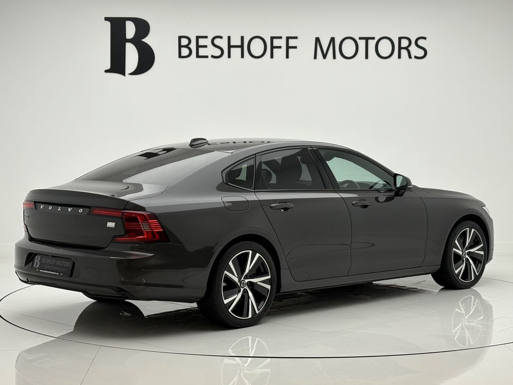2022 Volvo S90