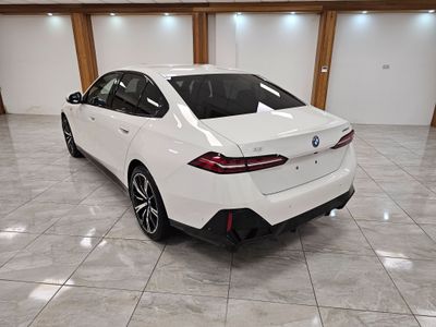 2025 BMW i5