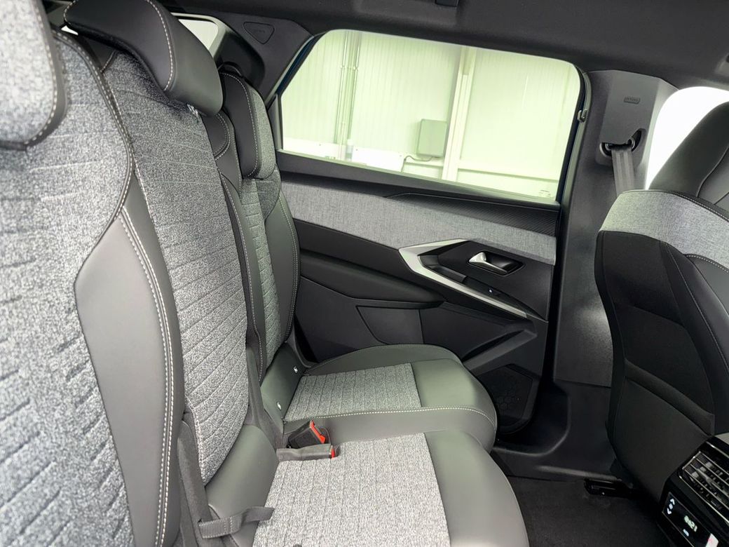 2025 Peugeot 5008
