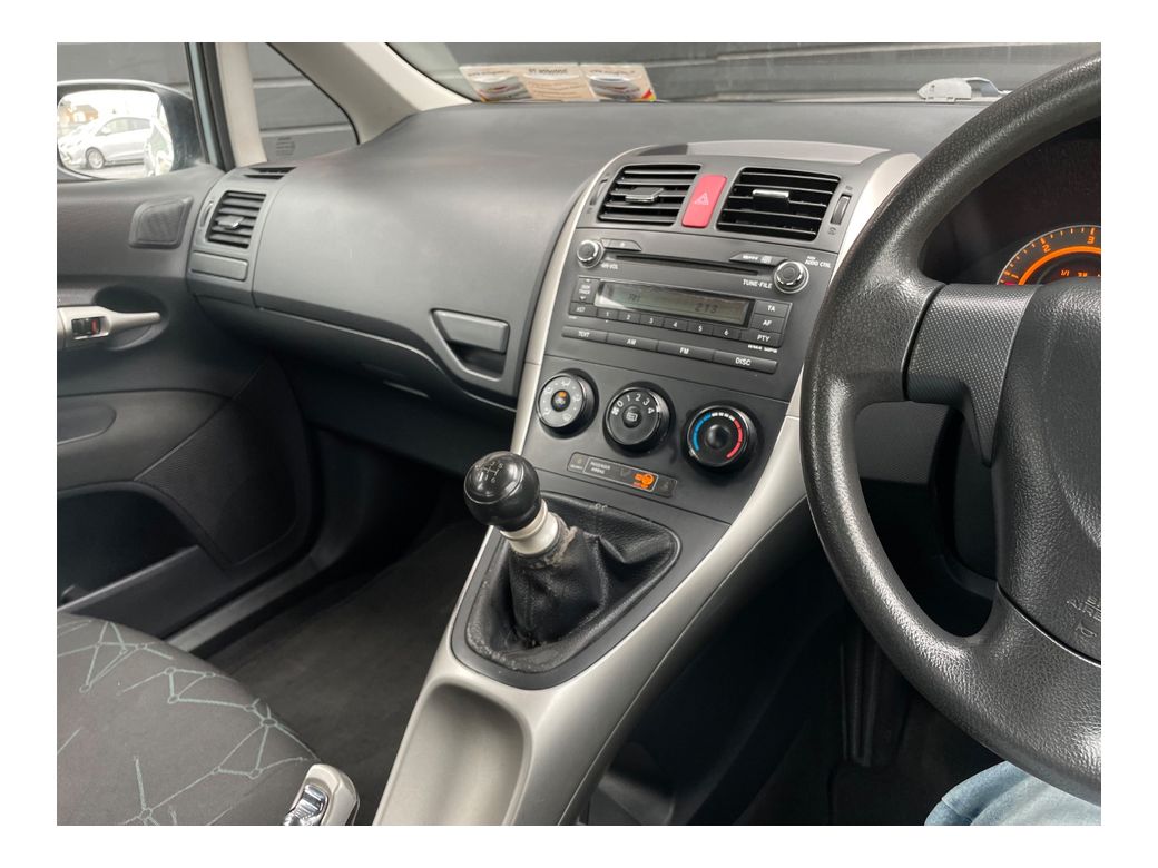 2010 Toyota Auris