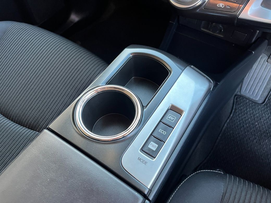 2019 Toyota Prius Alpha