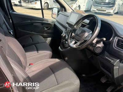 2024 Black Renault Trafic