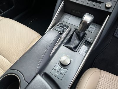 2019 Lexus IS 300h