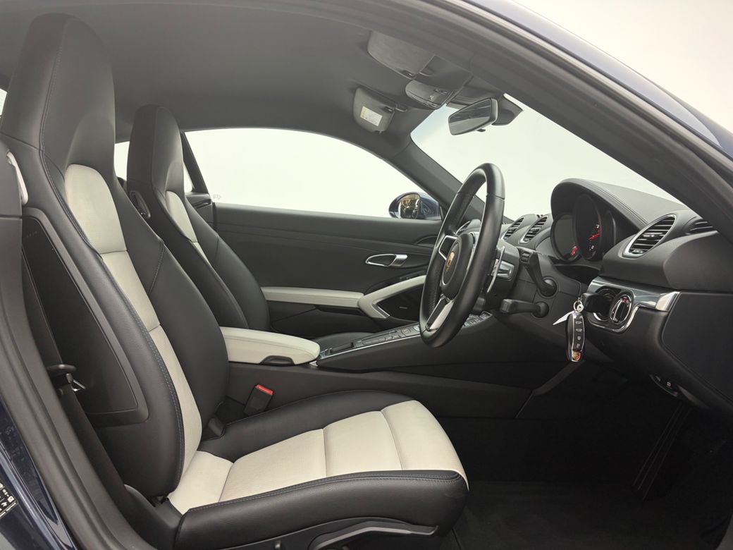 2022 Porsche Cayman