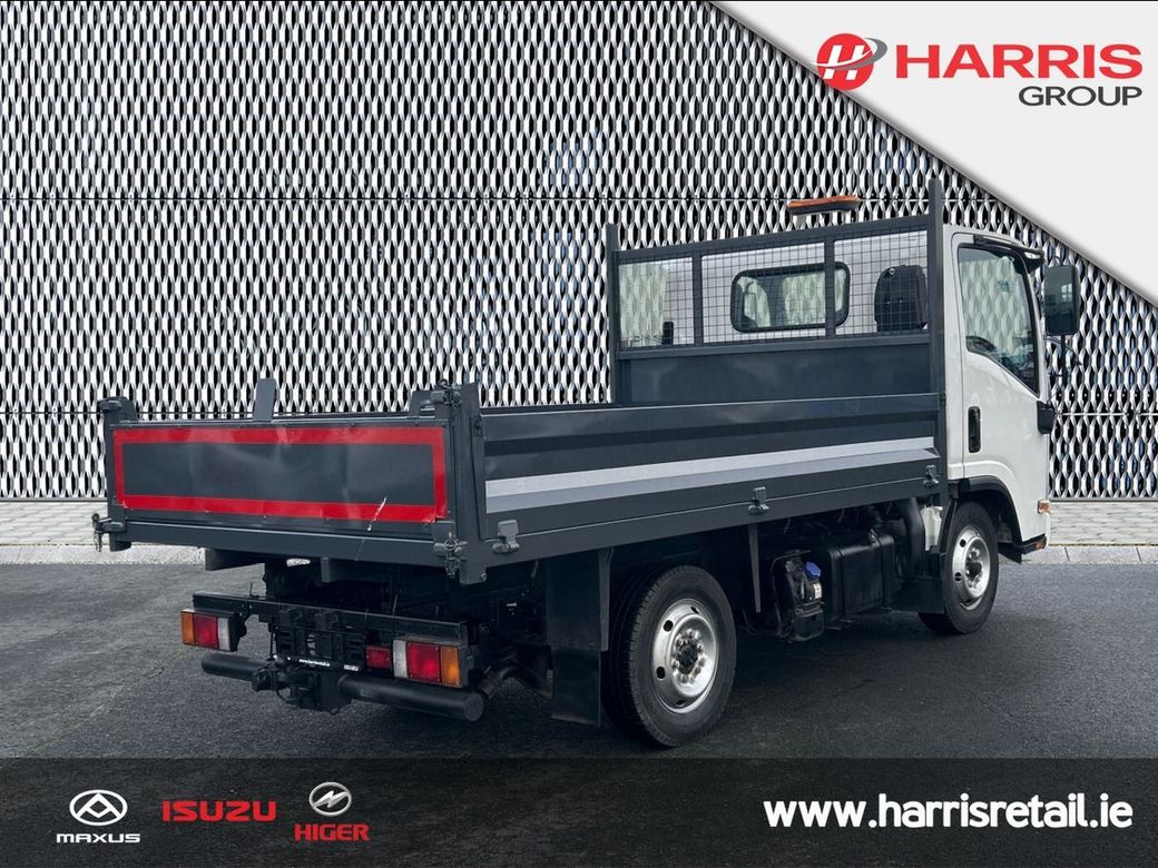 2022 White Isuzu NNR