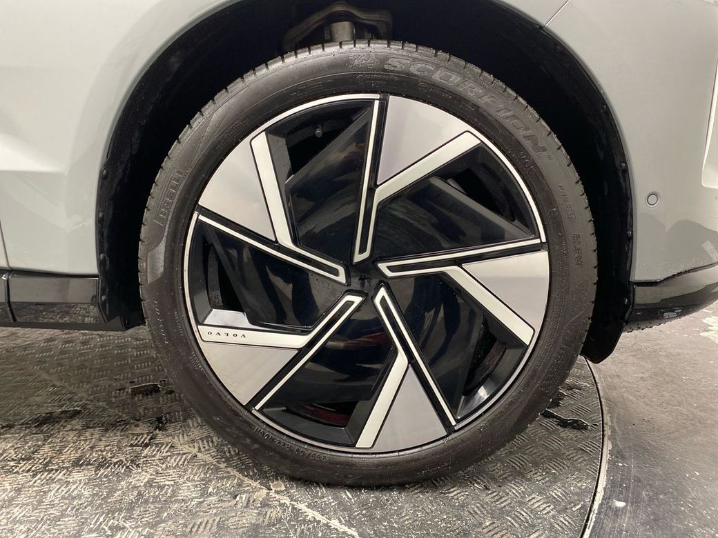 2025 Volvo EX90