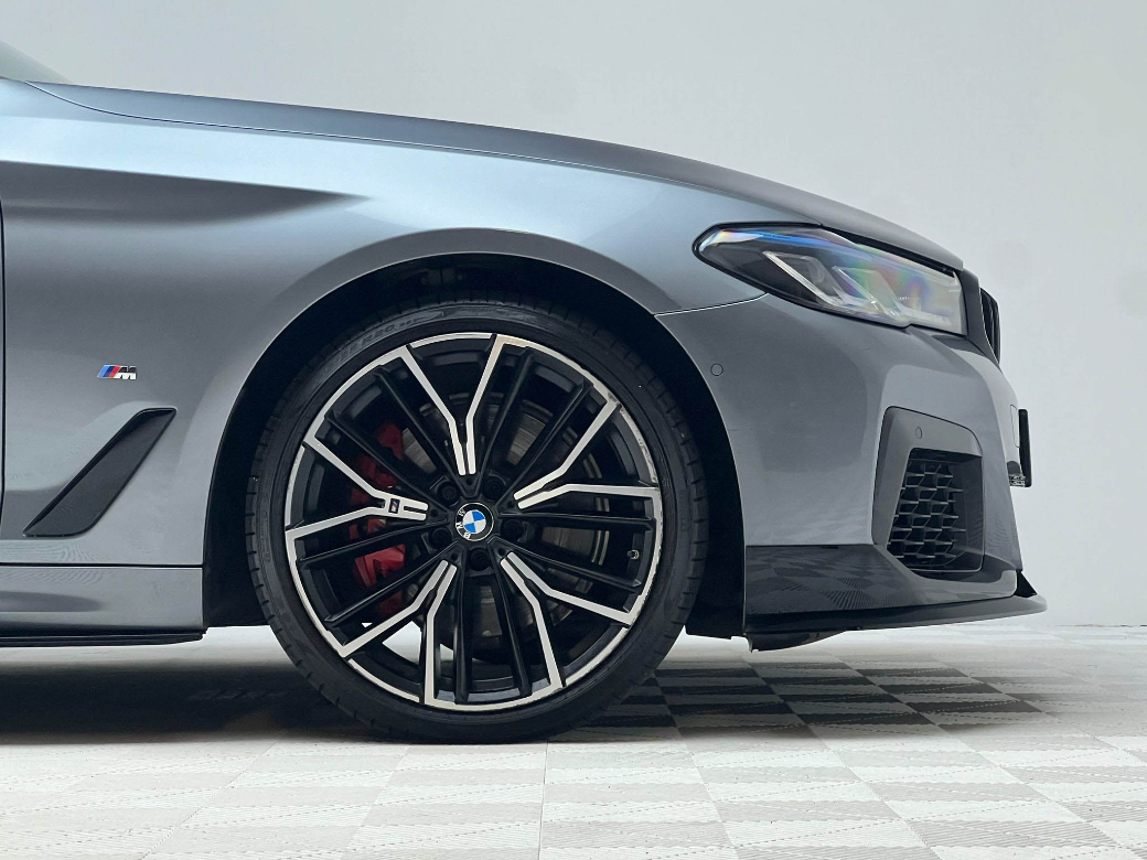 2021 BMW 530