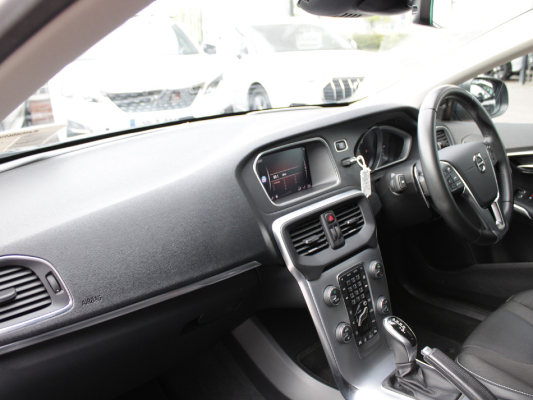 2018 Volvo V40