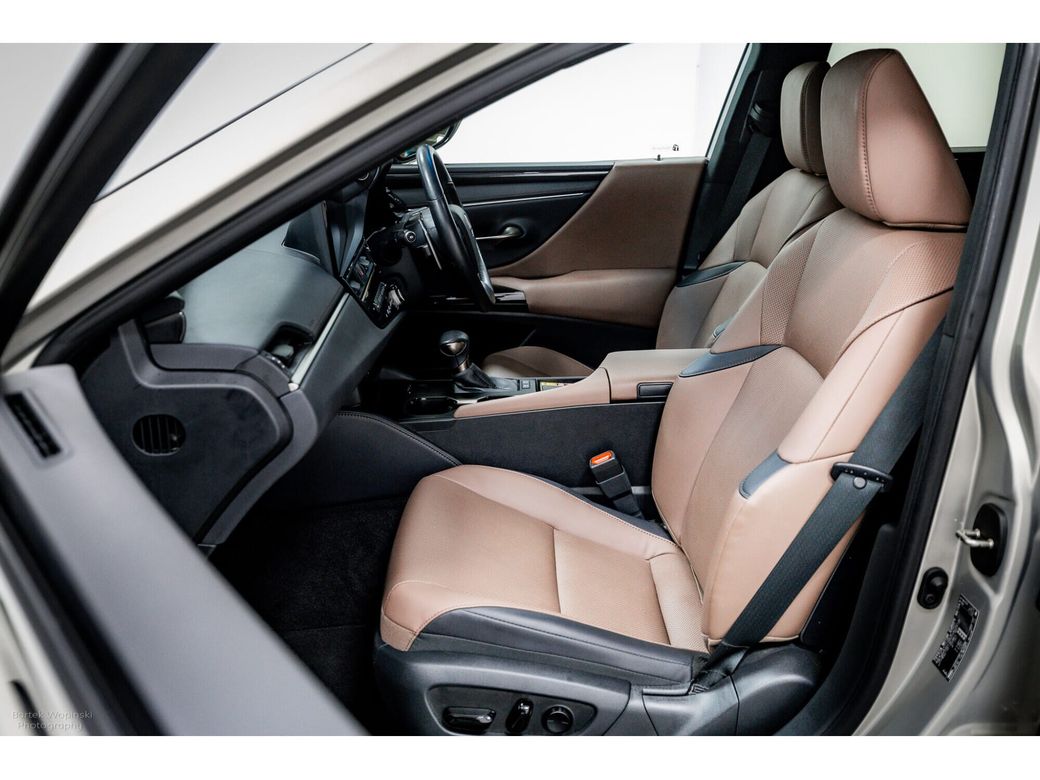 2023 Lexus ES 300h