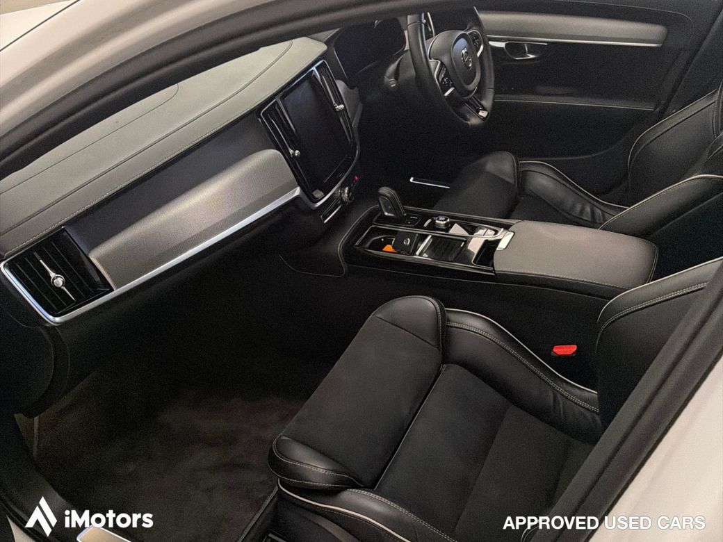 2022 Volvo S90
