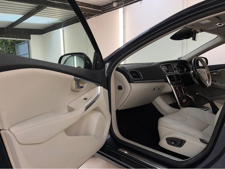 2017 Volvo V40
