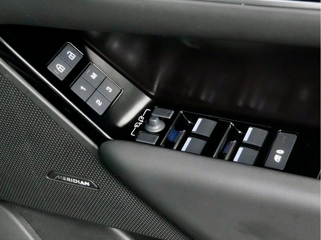 2025 Land Rover Range Rover Velar