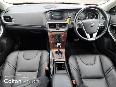2017 Volvo V40