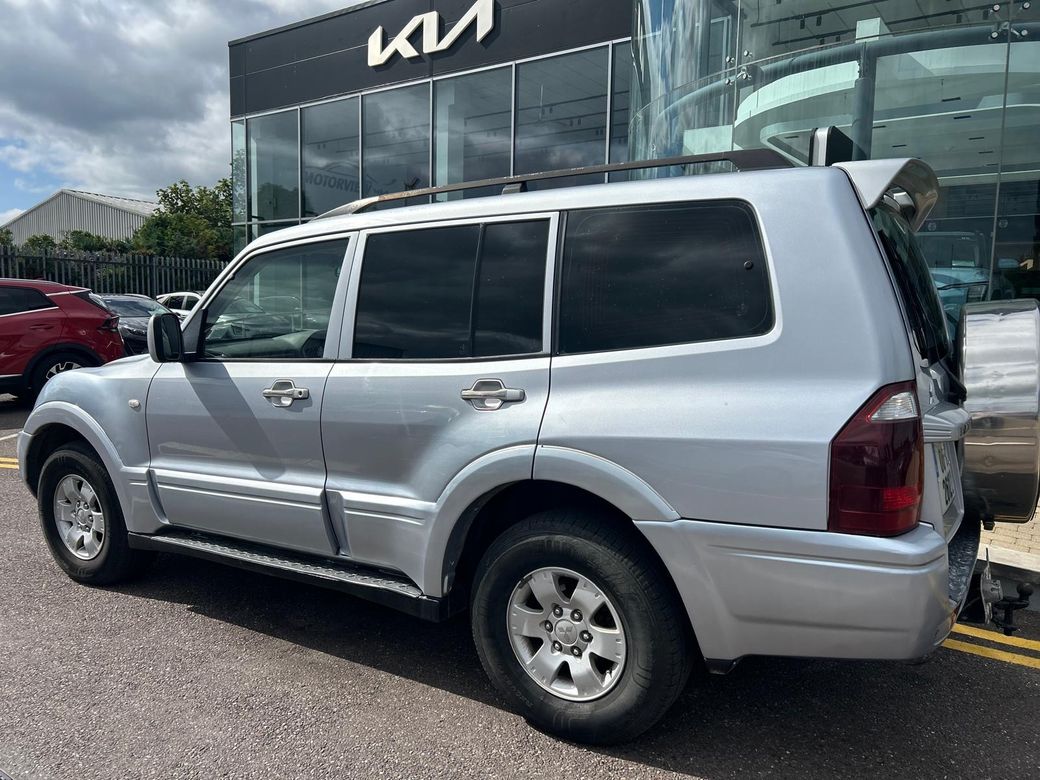 2006 Mitsubishi Pajero