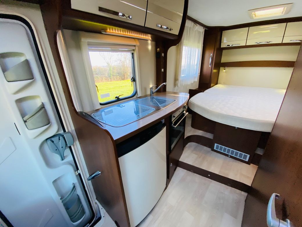 2012 ROLLERTEAM  AUTOROLLER 695 R.H.D ISLAND BED 